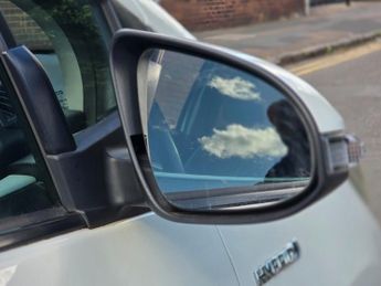 Toyota Yaris VVT-I T SPIRIT