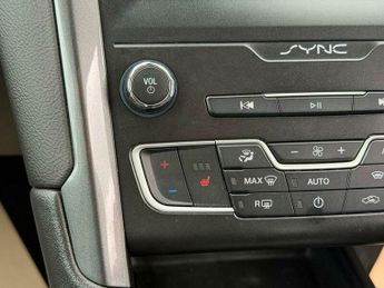 Ford Mondeo 2.0 TiVCT Titanium Edition CVT Euro 6 (s/s) 4dr (18 inch alloys)