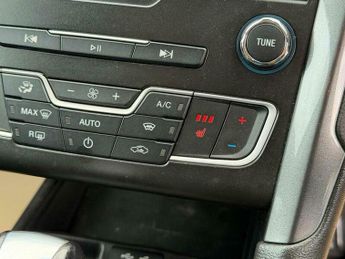 Ford Mondeo 2.0 TiVCT Titanium Edition CVT Euro 6 (s/s) 4dr (18 inch alloys)