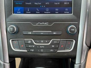 Ford Mondeo 2.0 TiVCT Titanium Edition CVT Euro 6 (s/s) 4dr (18 inch alloys)