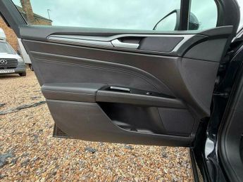 Ford Mondeo 2.0 TiVCT Titanium Edition CVT Euro 6 (s/s) 4dr (18 inch alloys)