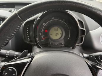 Toyota AYGO VVT-I X-TREND X-SHIFT TSS