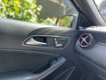 Mercedes-Benz A Class 2.0 A250 AMG (Premium) 7G-DCT Euro 6 (s/s) 5dr