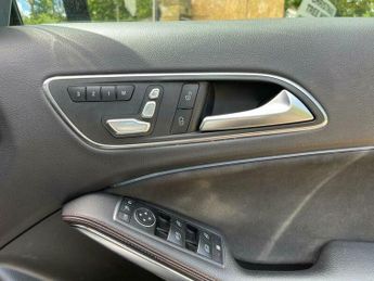 Mercedes-Benz A Class 2.0 A250 AMG (Premium) 7G-DCT Euro 6 (s/s) 5dr