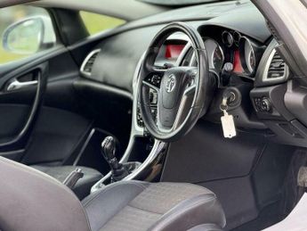 Vauxhall Astra GTC 2.0 CDTi SRi Euro 5 (s/s) 3dr