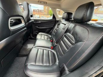 MG MG HS 1.5 T-GDI 16.6kWh Exclusive Auto Euro 6 (s/s) 5dr