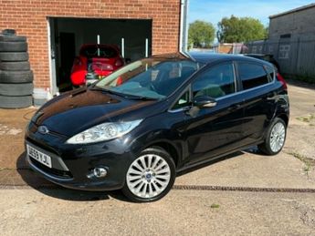 Ford Fiesta TITANIUM ideal first car rare 5 door 1.4 petrol