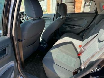 Ford Fiesta TITANIUM ideal first car rare 5 door 1.4 petrol