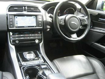 Jaguar XE 2.0D PORTFOLIO Automatic