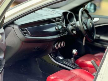 Alfa Romeo Giulietta 1750 TBi Cloverleaf Euro 5 5dr