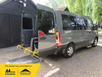 Renault Master 2.3 DCi 28 BUSINESS+ MANUAL FWD SWB EURO 6135PS WHEELCHAIR ACCES