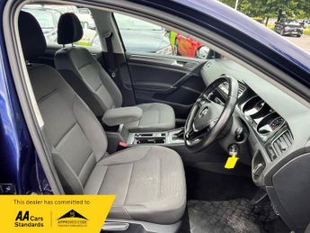Volkswagen Golf SE NAVIGATION 1.6 TDI DSG