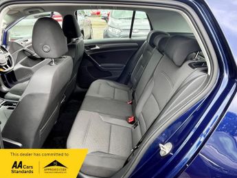 Volkswagen Golf SE NAVIGATION 1.6 TDI DSG