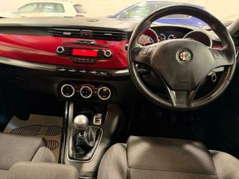 Alfa Romeo Giulietta 2.0 JTDM-2 Lusso Euro 5 (s/s) 5dr