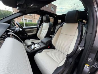 Land Rover Discovery Sport R-DYNAMIC SE