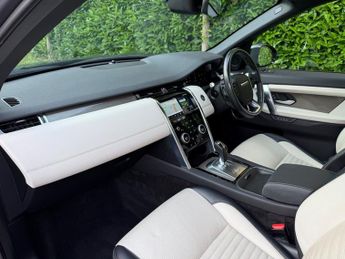 Land Rover Discovery Sport R-DYNAMIC SE