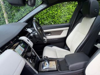 Land Rover Discovery Sport R-DYNAMIC SE
