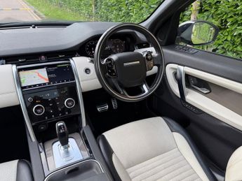 Land Rover Discovery Sport R-DYNAMIC SE