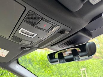 Land Rover Discovery Sport R-DYNAMIC SE