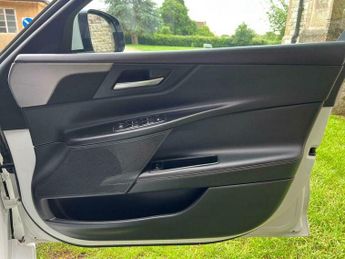 Jaguar XE 2.0i GPF R-Sport Auto Euro 6 (s/s) 4dr