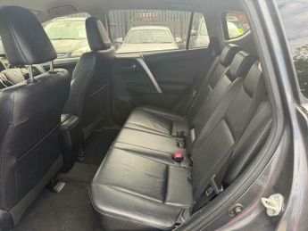 Toyota RAV4 2.2 D-CAT Invincible Auto 4WD Euro 5 5dr