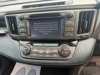 Toyota RAV4 2.2 D-CAT Invincible Auto 4WD Euro 5 5dr