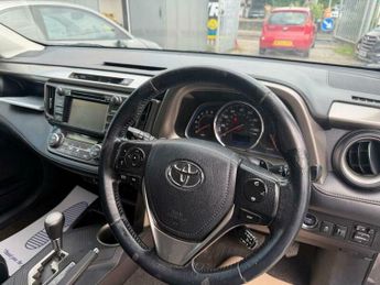 Toyota RAV4 2.2 D-CAT Invincible Auto 4WD Euro 5 5dr