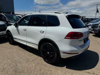Volkswagen Touareg 3.0 TDI V6 BlueMotion Tech R-Line Plus Tiptronic 4WD Euro 6 (s/s