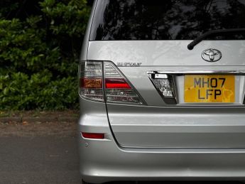 Toyota Alphard 2.4 HYBRID AUTO 8 SEATER
