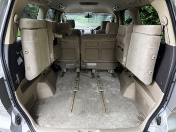 Toyota Alphard 2.4 HYBRID AUTO 8 SEATER