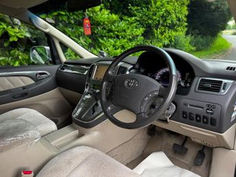 Toyota Alphard 2.4 HYBRID AUTO 8 SEATER