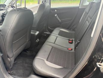 Peugeot 2008 E-HDI ALLURE