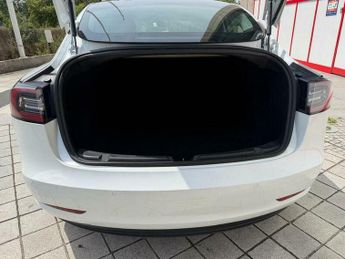 Tesla Model 3 Standard Range Plus Auto RWD 4dr