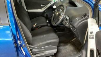 Toyota Yaris 1.33 Dual VVT-i T Spirit Euro 5 (s/s) 5dr