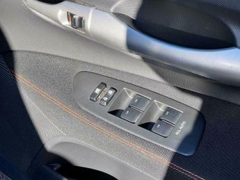 Toyota Auris 1.6 V-Matic SR Euro 5 5dr