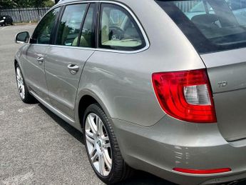 Skoda Superb 2.0 TDI Elegance DSG Euro 5 5dr