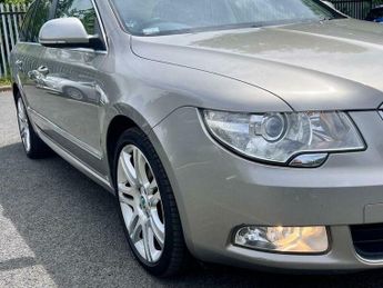 Skoda Superb 2.0 TDI Elegance DSG Euro 5 5dr