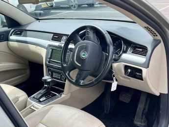 Skoda Superb 2.0 TDI Elegance DSG Euro 5 5dr
