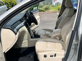 Skoda Superb 2.0 TDI Elegance DSG Euro 5 5dr