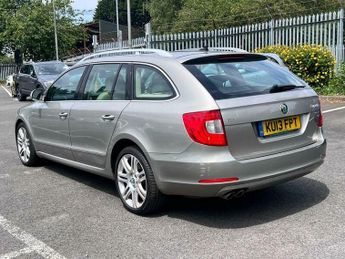 Skoda Superb 2.0 TDI Elegance DSG Euro 5 5dr