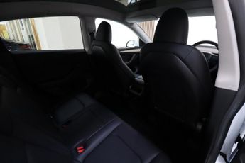 Tesla Model Y BASE