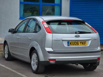 Ford Focus 1.6 Ghia 5dr
