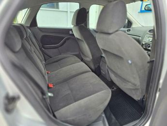 Ford Focus 1.6 Ghia 5dr