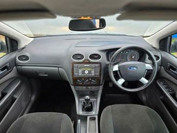 Ford Focus 1.6 Ghia 5dr