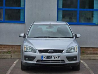 Ford Focus 1.6 Ghia 5dr