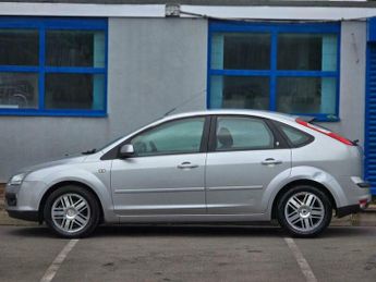 Ford Focus 1.6 Ghia 5dr