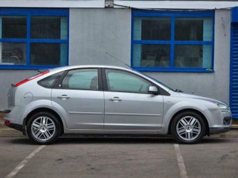 Ford Focus 1.6 Ghia 5dr