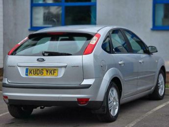 Ford Focus 1.6 Ghia 5dr
