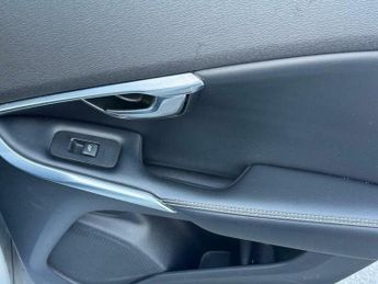 Volvo V40 1.5 T2 R-Design Nav Plus Auto Euro 6 (s/s) 5dr