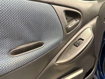 Toyota Yaris 1.0 VVT-i Colour Collection 3dr